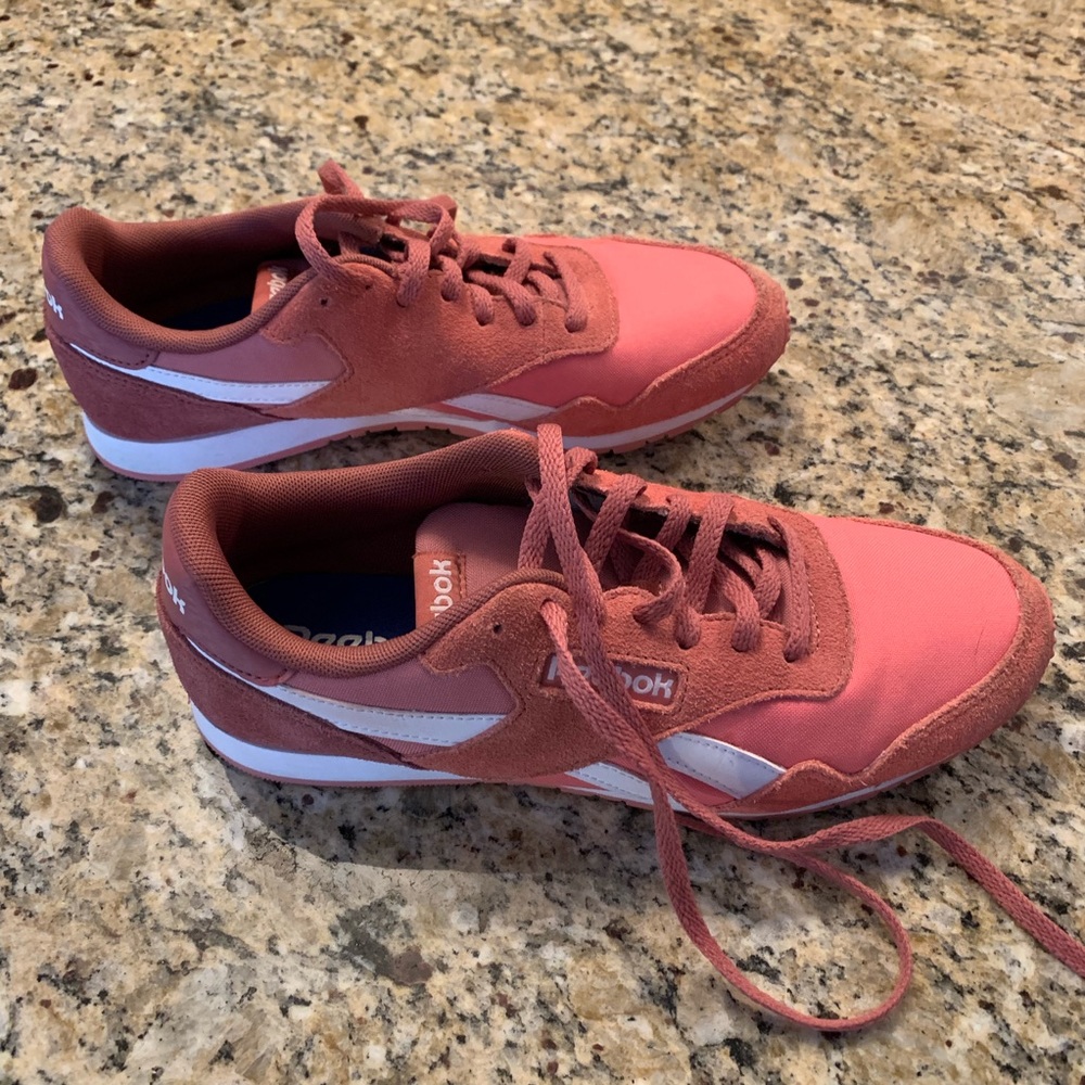EUC Pink Reebok Classic Harmon Running Shoe SZ 8